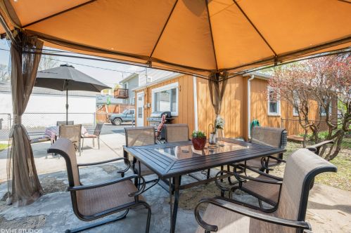 512 Emroy Ave, Elmhurst IL 60126-2020 exterior