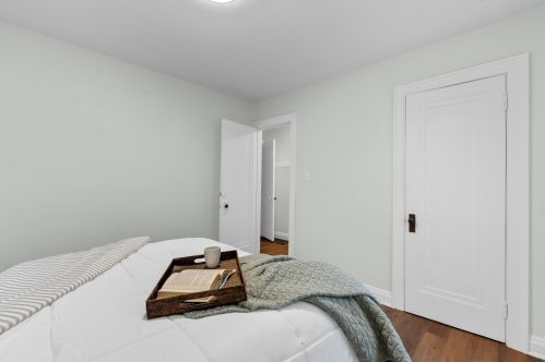 2823 Oriole Dr, Milwaukee WI 53209-4236 exterior