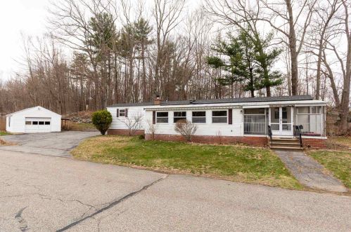 20 Bay Rd, Newmarket NH 03857-1728 exterior