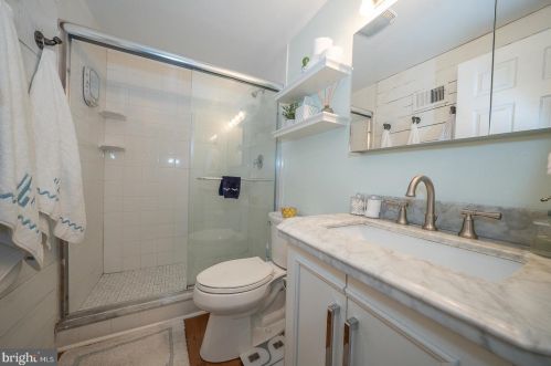 2041 Carpenter St, Philadelphia PA  19146-2616 exterior