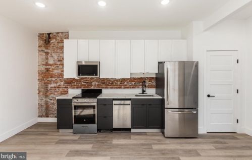 212 Catharine St, Philadelphia PA 19147-3303 exterior