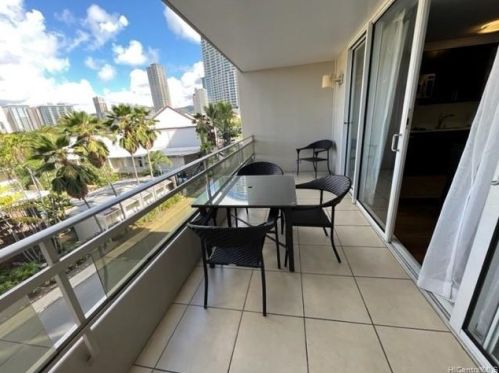 255 Beach Walk, Honolulu HI 96815-1935 exterior