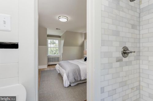 3912 Blackthorn St, Bethesda MD 20815-5056 exterior