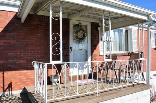 315 Dennison Dr, Pittsburgh, PA 15122-3210