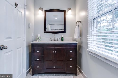 4 Argyle St, Rockville MD 20850-4417 exterior