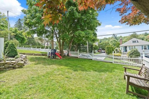 35 Wilson Ave, Valhalla NY 10595-2026 exterior