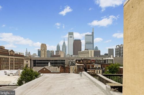 1708 Green St, Philadelphia PA 19130-7023 exterior