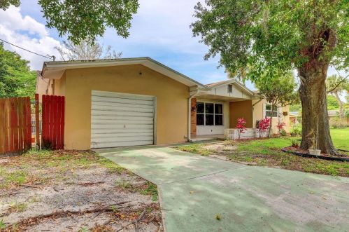 1201 Texas Ct, Fort Pierce FL 34950-9265 exterior