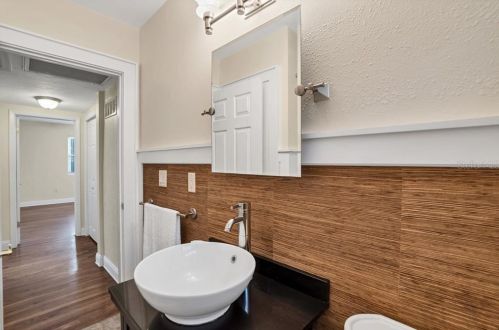 2115 Frst Cir, Orlando FL 32803-6247 exterior