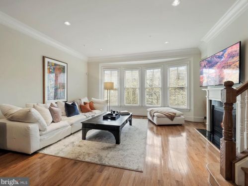 12460 Ansin Cir Dr, Rockville MD 20854-6912 exterior