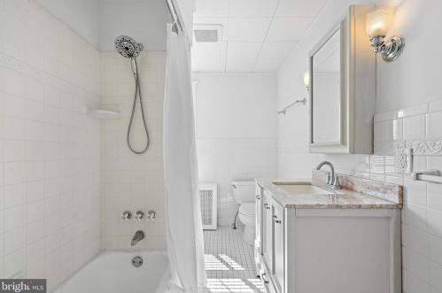 16 Masonic View Ave, Alexandria VA  22301-2204 exterior