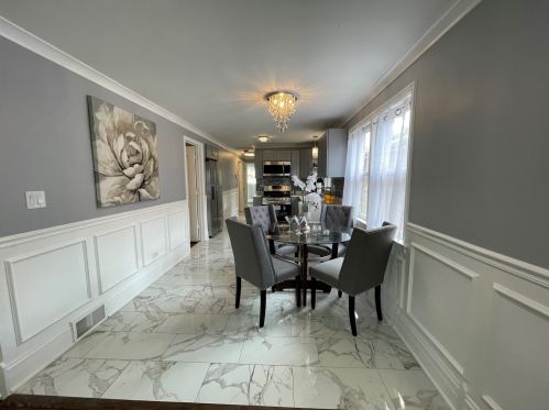 8621 Yates Blvd, Chicago IL  60617-2319 exterior