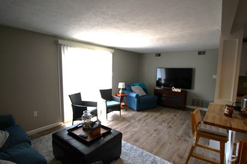 609 Bonnie Brae Dr, Moon Twp PA  15108-3853 exterior