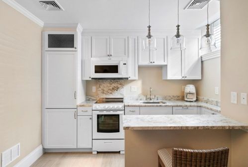 54 Pinckney St, Boston MA  02114 exterior