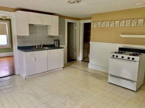 164 Ingham St, Chicopee MA 01013-4019 exterior