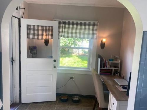 611 Chestnut St, Moon Twp PA 15108-1902 exterior