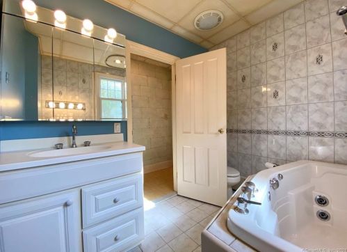 15 Albert St, Torrington CT 06790-6401 exterior