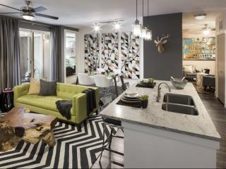 2425 Victory Ave, Dallas TX  75219-7652 exterior