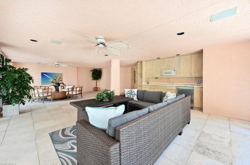 30 Casa Mar Ln, Naples FL 34103-3685 exterior