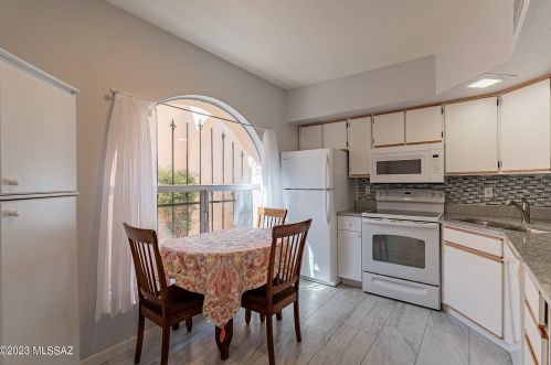 1040 Calle De Ln Temporada, Green Valley AZ 85614-1964 exterior