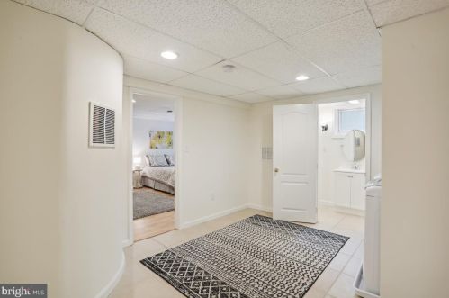 218 Forest Ave, Rockville MD 20850-1820 exterior