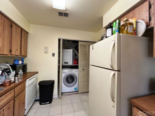 1610 Raspberry Ct, Edison NJ 08817-2768 exterior