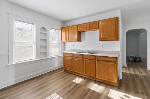 3172 40th St, Milwaukee, WI 53215-4023