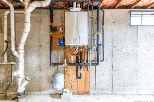 183 Caroline St, Derby CT 06418-1940 exterior