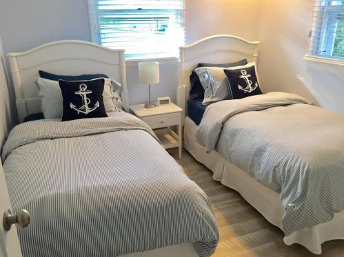 1548 Beach St, Meskegon MI  49441-1006 exterior