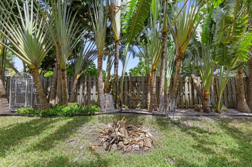 147 25 Ave, Boynton Beach FL 33426-8790 exterior