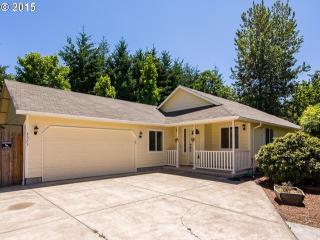 3373 Paula Ct, Eugene, OR 97404-5948