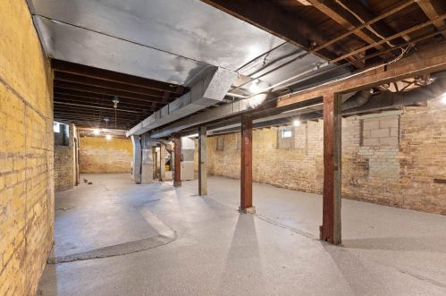 2003 31st St, Milwaukee WI  53215-2135 exterior