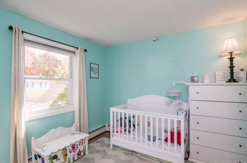 40 Foxcroft Rd, Enfield CT 06082-2431 exterior