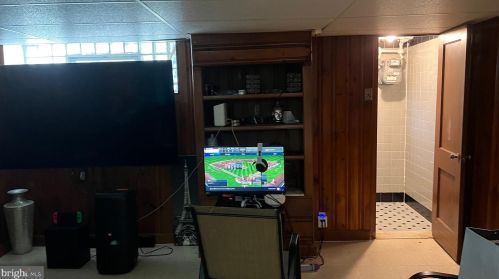 823 Longshore Ave, Philadelphia PA  19111-4422 exterior