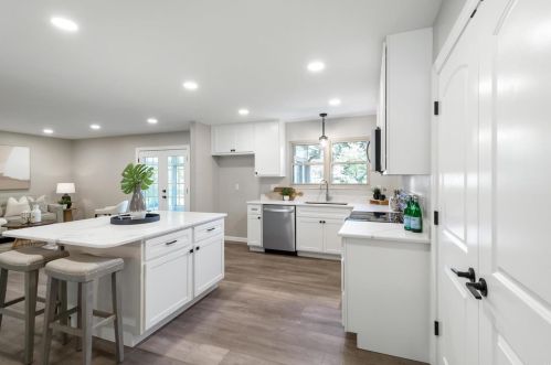 1049 Fernpark Dr, Saint Louis MO 63141-6132 exterior