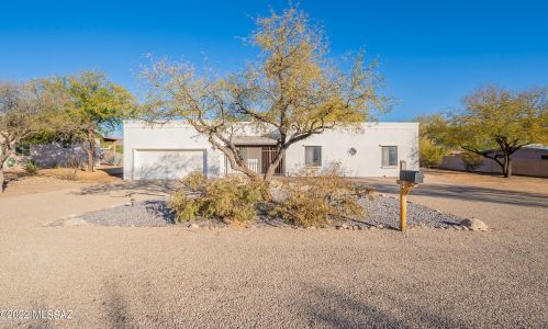 7041 Crestline Dr, Tucson, AZ 85715-5313