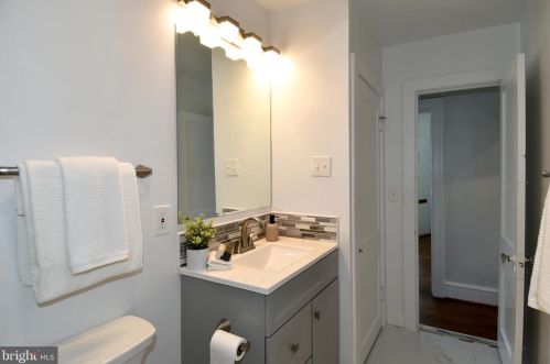 1023 19 St, Arlington VA 22202-1611 exterior