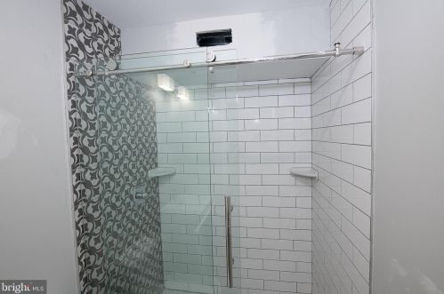 2122 2nd St, Philadelphia PA 19147-3802 exterior