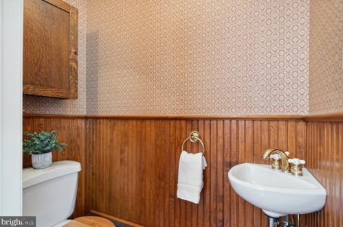 2010 Hillyer Pl, Washington DC 20009-1006 exterior