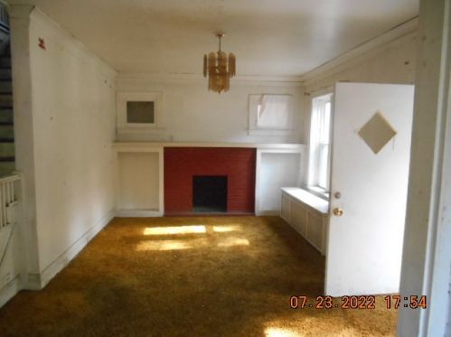 11515 Longwood Dr, Chicago, IL 60643-4827