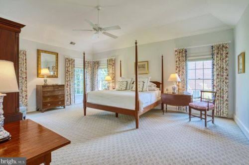 1613 Maddux Ln, Mc Lean VA 22101-3200 exterior