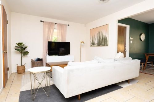 102 Croslin St, Austin, TX 78752-2430