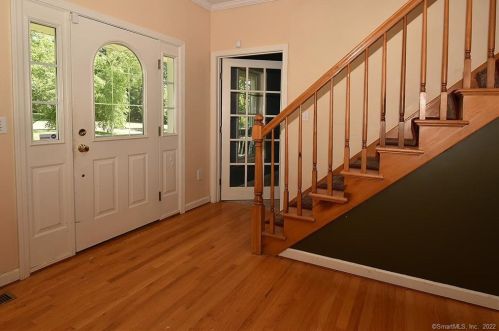 19 Lookout Lndg, Ellington, CT 06029-2543