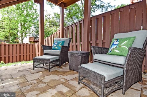 7458 Gadsby Sq, Alexandria VA 22315-5288 exterior