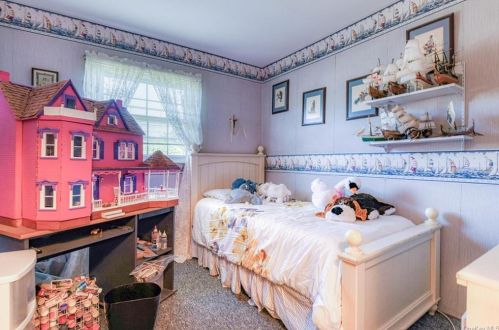 335 Lk Shr Dr, Monroe NY 10950-1814 exterior