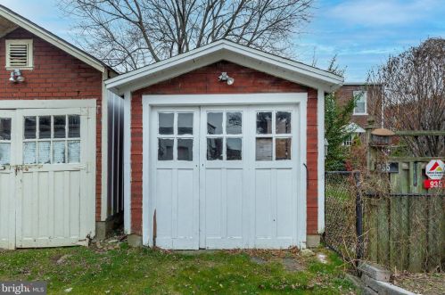 935 Maple Ave, Lancaster PA 17602-2317 exterior