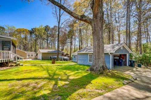 2377 Autumn Dr, Lithonia GA 30078-2605 exterior