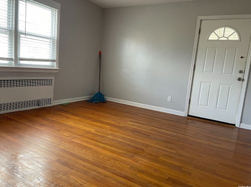 148 Maple St, Valley Stream NY  11580-4621 exterior