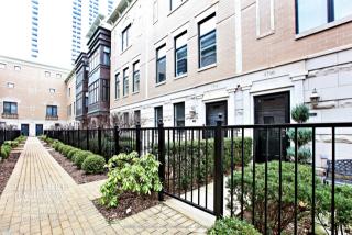 1718 Indiana Ave, Chicago IL  60616-1302 exterior