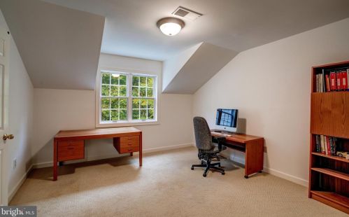 7621 Laurel Leaf Dr, Rockville MD 20854-1768 exterior